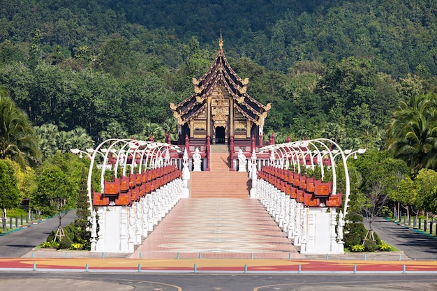 Der königliche Pavillon (Ho Kham Luang) im Royal Park Rajapruek in der Nähe von Chiang Mai, Thailand