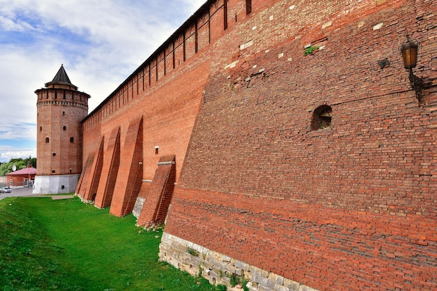 Der Kreml in rotem Festungsmauerwerk von Kolomna einer alten Befestigung