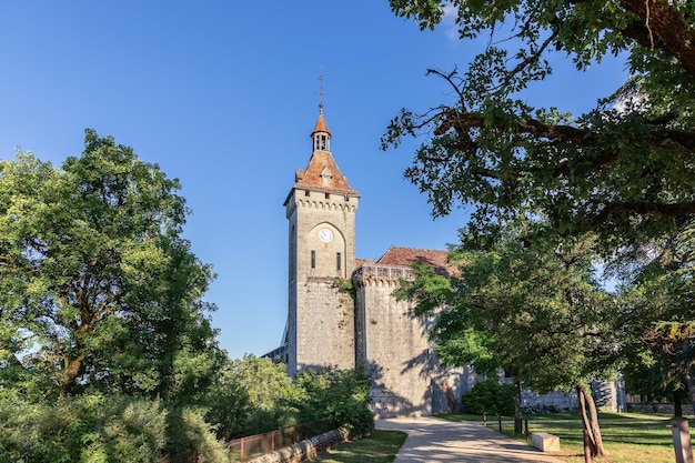 Der märchenhafte Rocamadour Castle Bishop's Palace aus dem 14. Jahrhundert auf dem Klippengipfel Lot France