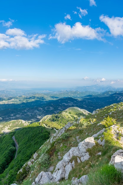 Der malerische Aussichtspunkt befindet sich auf einem hohen Berg