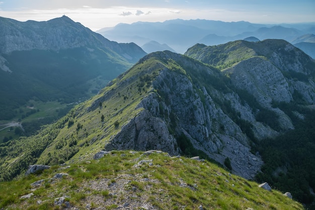 Der malerische Aussichtspunkt befindet sich auf einem hohen Berg