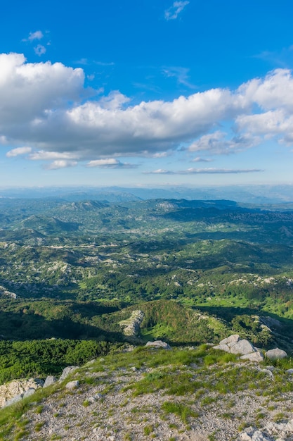 Der malerische Aussichtspunkt befindet sich auf einem hohen Berg