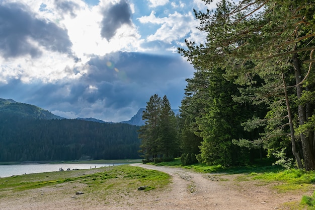 Der malerische Black Lake befindet sich im Durmitor National Park.