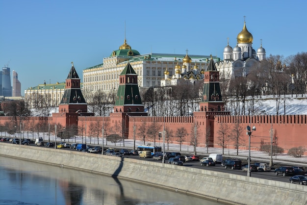 Der Moskauer Kreml und die Uferpromenade