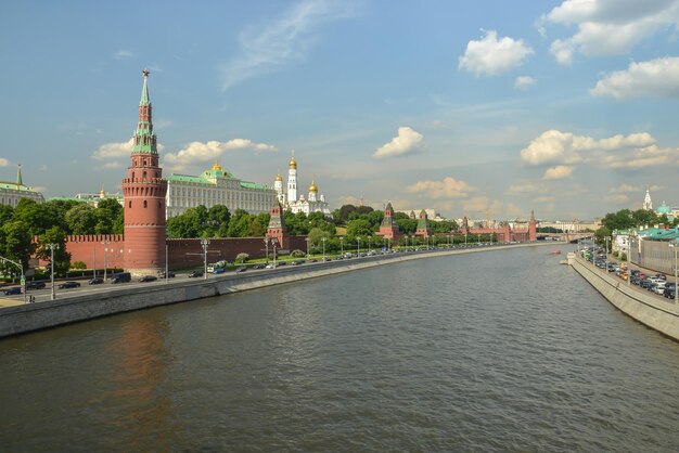 Der Moskauer Kreml und die Uferpromenade