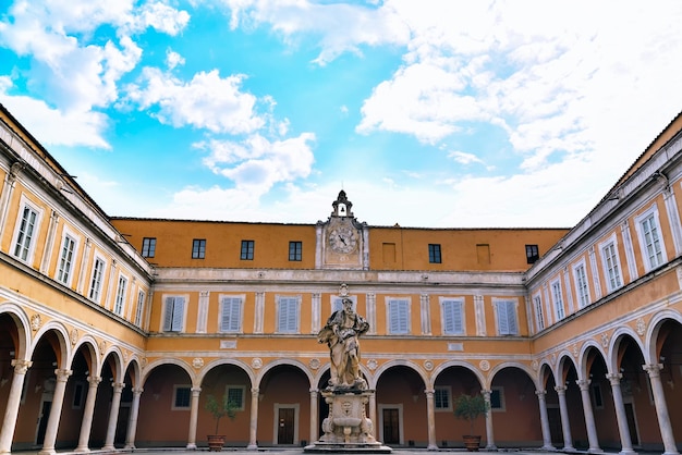 Der Palazzo Arcivescovile in Pisa, Italien