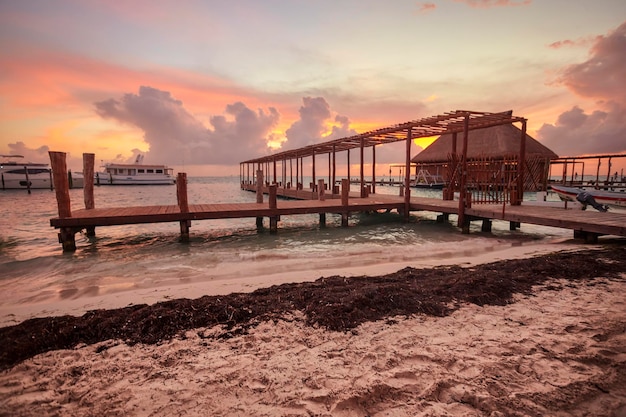 Der Pier von Isla Mujeres bei Sonnenuntergang
