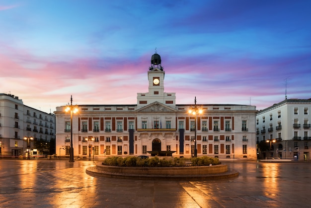 Der Platz Puerta del Sol ist der wichtigste öffentliche Raum in Madrid.