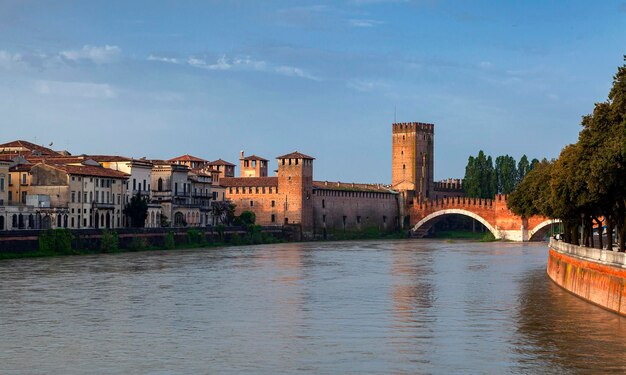 Der Ponte Scaligero wurde 1356 in Verona fertiggestellt