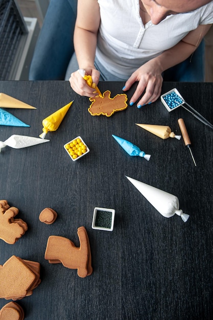 Der Prozess der Herstellung von handgemachter Lebkuchen-Workshop-Draufsicht