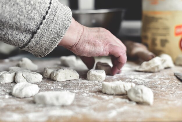 Der Prozess des Kochens Knödel