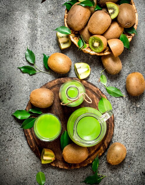 Der Saft der Kiwi mit Fruchtscheibe