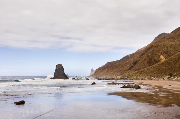 Der Sandstrand von Benijo auf der Insel TeneriffaDie Kanarischen Inseln Spanien