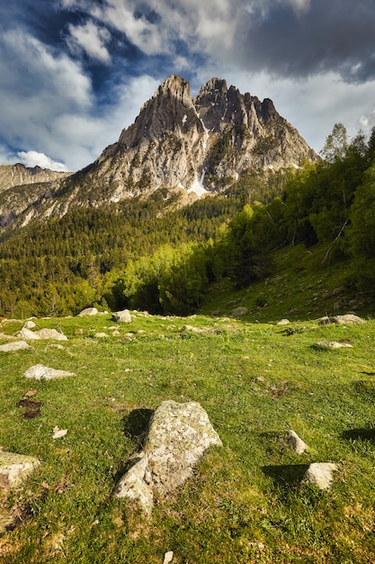 Der schöne Nationalpark Aiguestortes I Estany de Sant Maurici der spanischen Pyrenäen in Katalonien