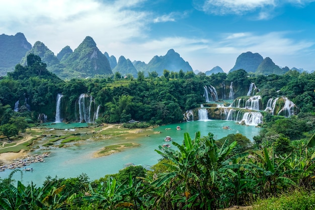 Der schöne und prächtige Detian fällt in Guangxi, China