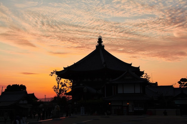 Der Sonnenuntergang am Tempel Nara Japan