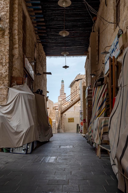 Foto der souq waqif ist ein souq in doha im bundesstaat katar. der souq ist bekannt für den verkauf traditioneller geschenke.