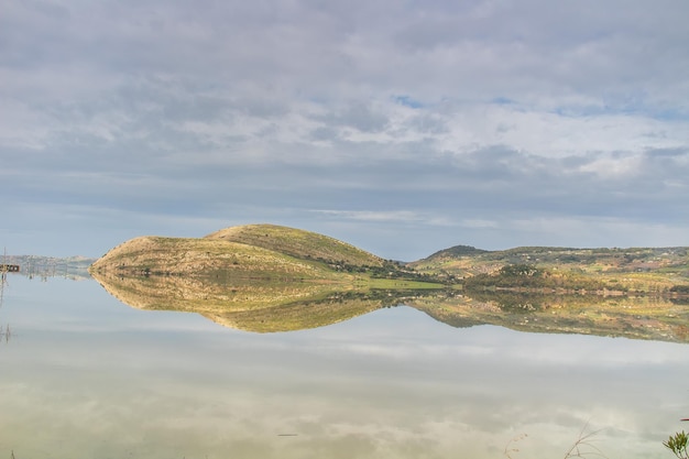 Der Staudamm Sidi El Barrak ist eine bemerkenswerte Wasserressource in Beja Tunesien