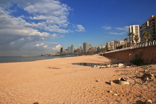 Der Strand am Wasser von Beirut im Libanon