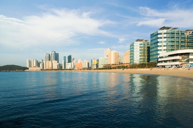 Der Strand von Haeundae ist der beliebteste Strand von Busan, da er von der Innenstadt von Busa leicht zu erreichen ist