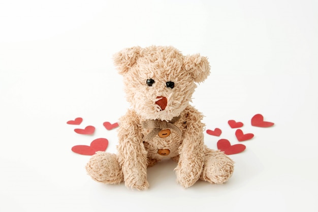 Der süße kleine Teddybär ist so glücklich mit vielen Herzen zum Valentinstag.