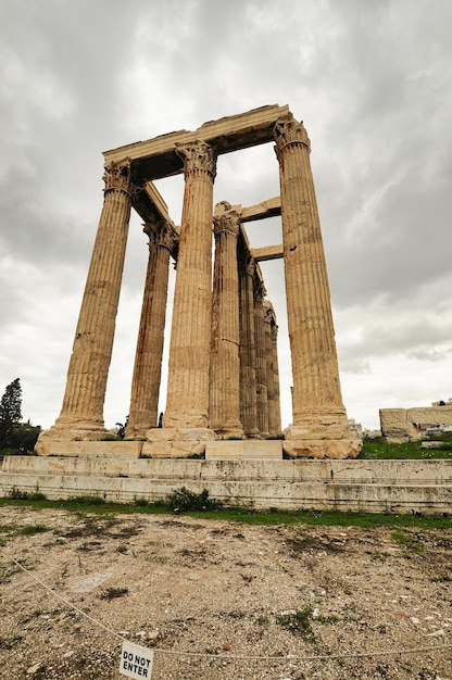 Der Tempel des olympischen Zeus und Acropolois in Athen Griechenland