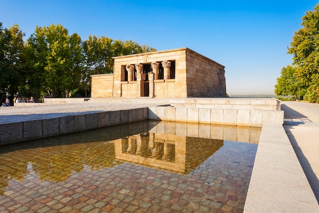 Der Tempel von Debod oder Templo de Debod ist ein altägyptischer Tempel, der in Madrid, Spanien, wieder aufgebaut wurde.