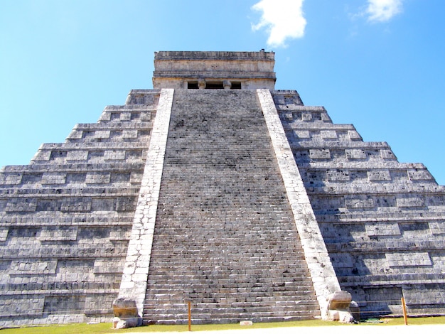 Der Tempel von Kukulcan an der archäologischen Fundstätte Chichen Itza, Mexiko