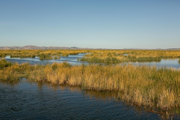 Der Titicacasee ist der größte See Südamerikas und der höchstgelegene schiffbare See der Welt