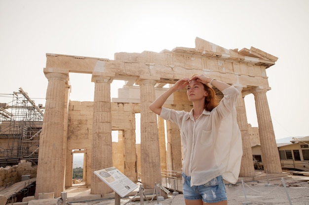 Der Tourist in der Nähe der Akropolis von Athen Griechenland