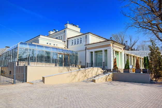 Der Vermanskiy Park ist der älteste Park in der Stadt Riga Lettland