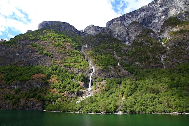 Der Wasserfall am Sognefjord Norwegen