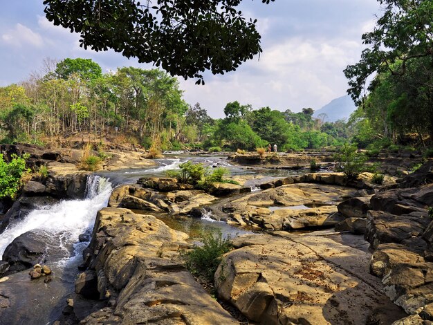 Der Wasserfall im Dschungel Laos