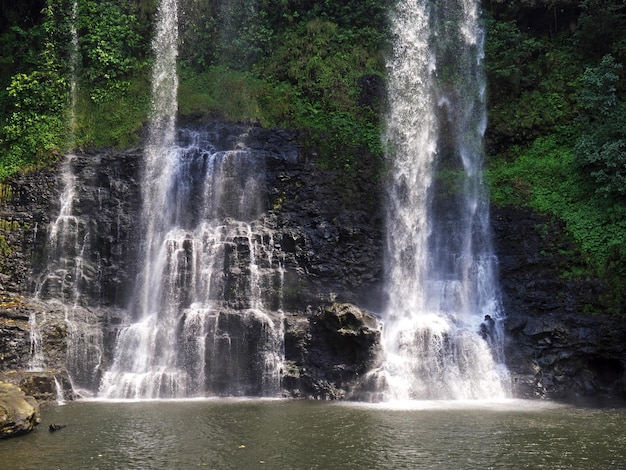 Der Wasserfall im Dschungel Laos