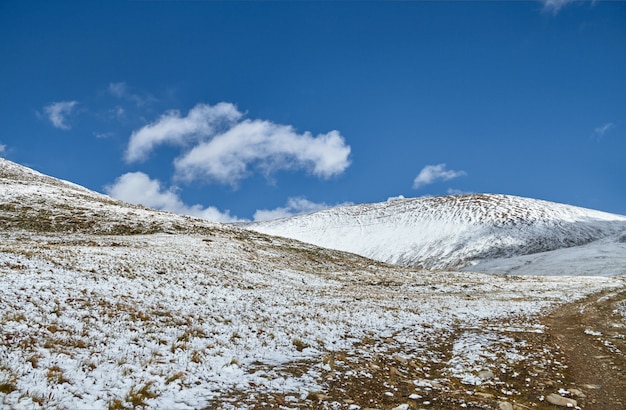 Der Winter ist in der sibirischen Steppe angekommen