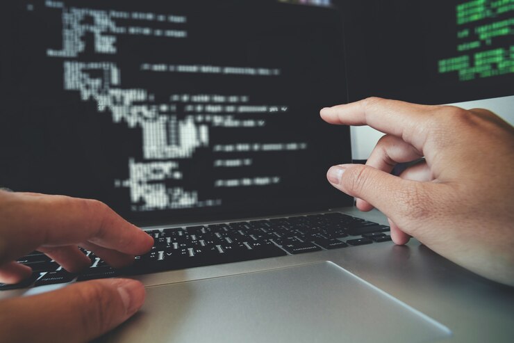 Foto desarrollador programador desarrollo diseño de sitios web y tecnologías de codificación funcionando