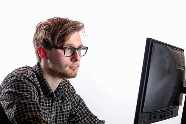 desarrollador de software profesional que trabaja con software en línea