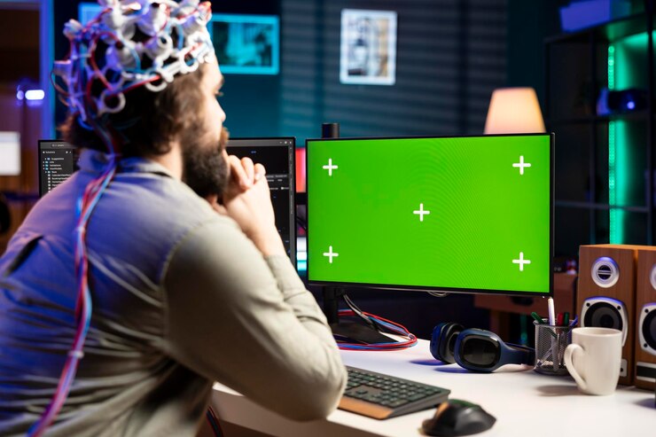 Foto desarrollador de software usando una maqueta de pc transfiriendo la conciencia al ciberespacio