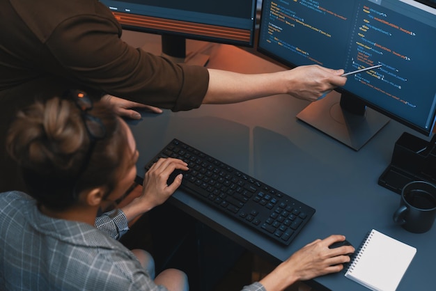Los desarrolladores de Top View It discuten con el sistema de codificación de sitios web infobahn