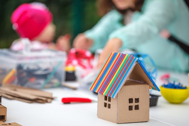 Desarrollar objetos para la creatividad de los niños.