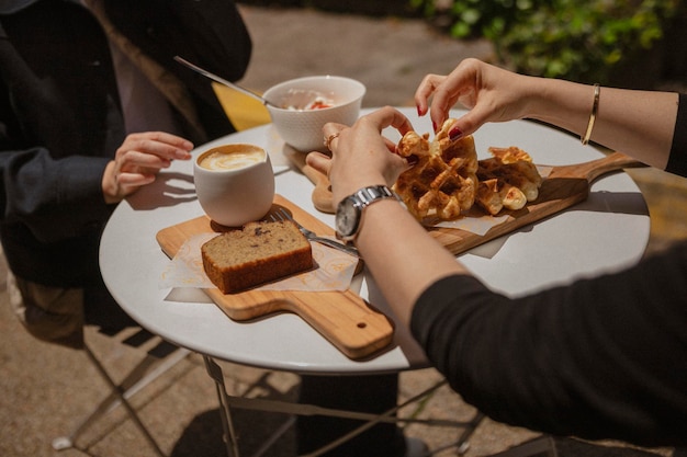 DESAYUNO CON AMIGOS