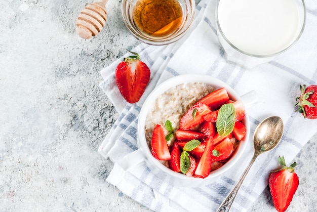 Desayuno avena con fresa