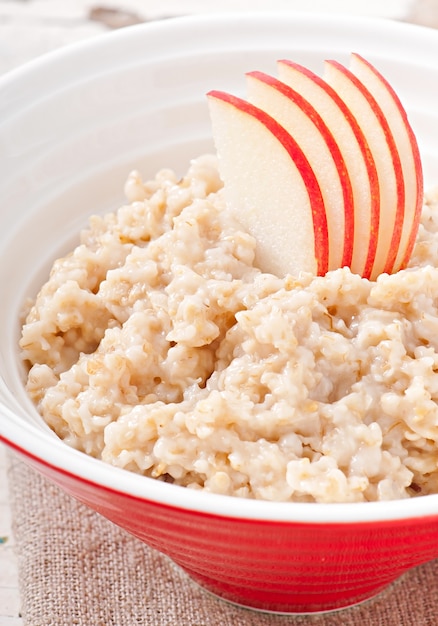 Desayuno: avena útil con manzanas