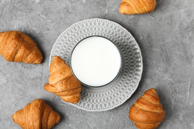 Desayuno comida sabrosa concepto leche con productos de panadería