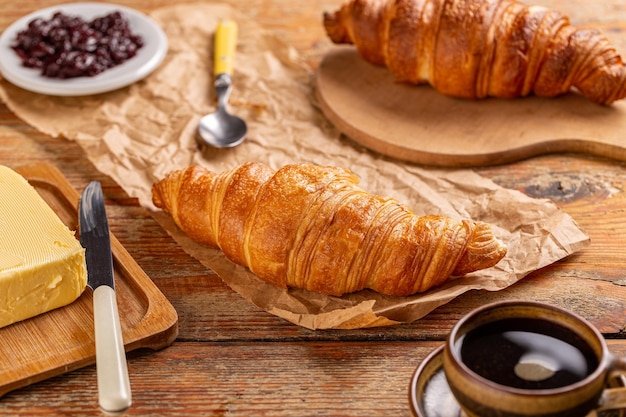 Desayuno con croissant