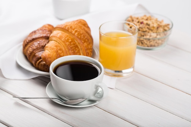 Foto desayuno francés apetitoso dulce