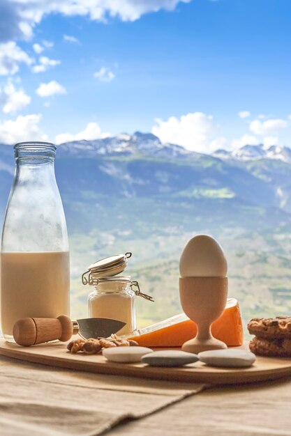 Desayuno frente a los Alpes suizos