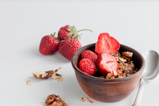 Desayuno granola, una taza de café