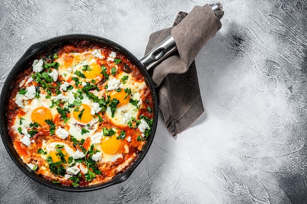 Desayuno con huevos fritos, tomates