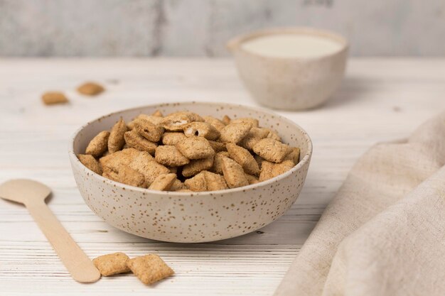 desayuno muesli saludable con leche